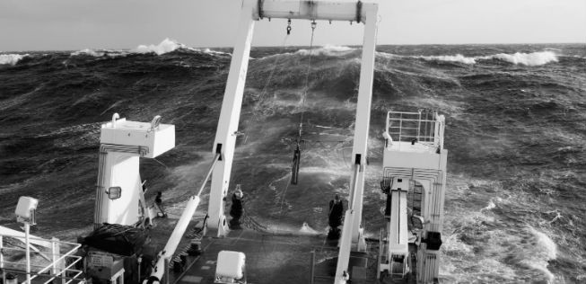 Schiff auf der Suche nach den Trümmern von MH370: Schwierige Bedingungen.