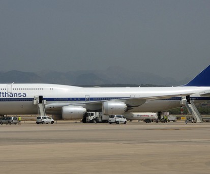 Boeing 747 von Lufthansa in Palma: Die Airline setzt in der Hochsaison mitunter Großraumflieger nach Mallorca ein.