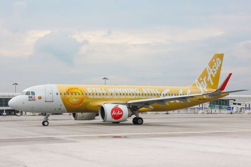 9M-RAQ: Der Airbus A320 Neo ist jetzt golden statt wie vorher rot.