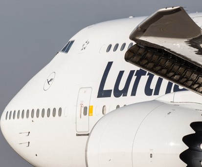 Genau hinsehen: Da vorne ist es, bei der vordersten Tür auf der linken Seite.