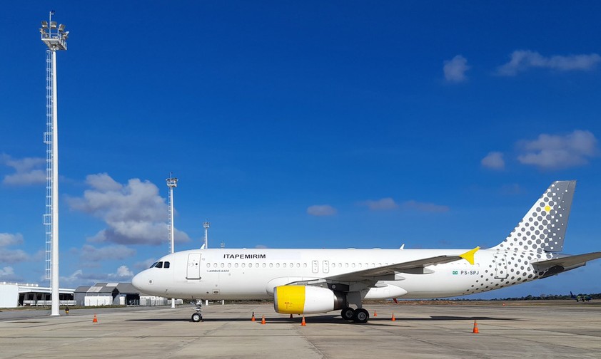 Airbus A320 von ITA Transportes Aéreos: Noch in den Farben von Vueling.