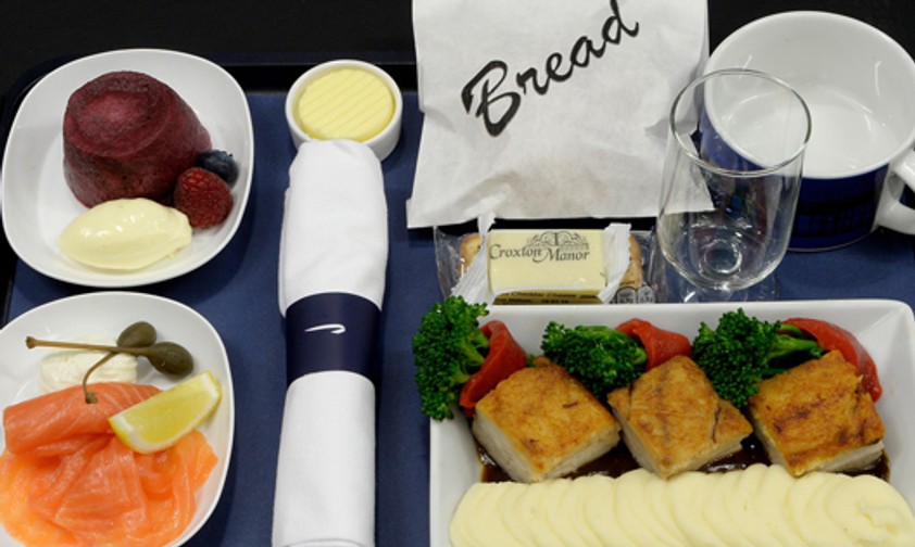 Mahlzeit von British Airways: Auf einigen Flügen gibt es weniger Essen.