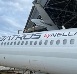 Die McDonnell Douglas MD-82 bei der Wartung: Nella ist an Bord.