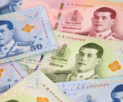 Banknoten Thailands mit dem Konterfei von König Rama X.: Majestätsbeleidigung ist im Land strafbar.