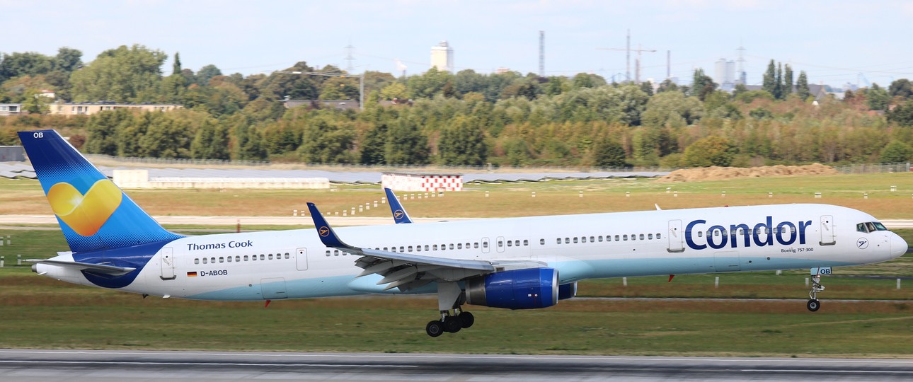 D-ABOB: Die Boeing 757 von Condor musste plötzlich bremsen.