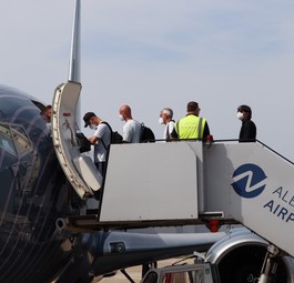 Die deutsche Elf besteigt eine Boeing 737 von Klasjet: Die Airline wehrt sich gegen die Vorwürfe.