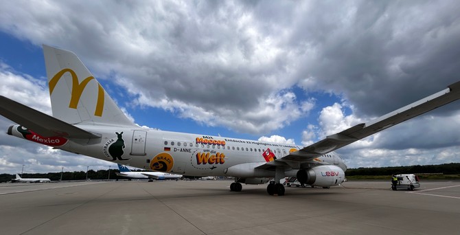 Airbus A320 von Leav Aviation: Das Flugzeug wird bis Ende September zum McDonalds-Flugzeug.