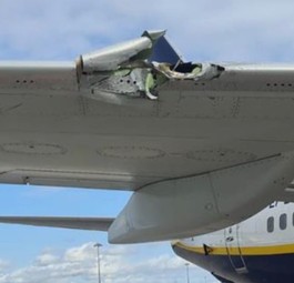 Beschädigte Ryanair-Tragfläche: Der Mitarbeiter war überfordert.