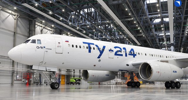 Tu-214 in einer Halle: S7 Airlines steht kurz vor der Bestellung von 100 Exemplaren.