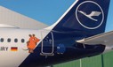 Airbus A321 D-AIRY von Lufthansa: Ist mit Maus und Elefant geschmückt.