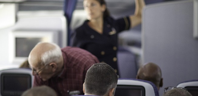 United-Flugzeug beim Boarding: Die Kluft zwischen Business-Class und Economy weitet sich aus.