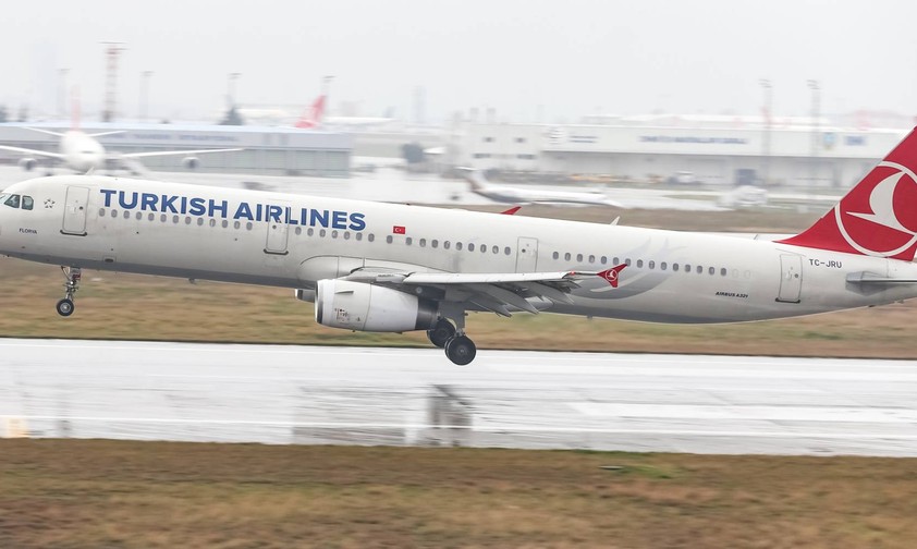 A321-200 von Turkish Airlines: Ein Bodenmitarbeiter wurde im Frachtraum vergessen.