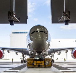 Airbus A380: Erster Superjumbo wird zum Hilfsfrachter.
