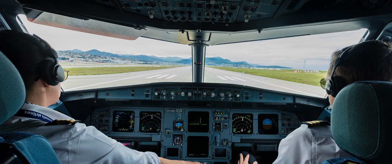 Cockpit einer Brussels Airlines Maschine: Die Airline aus Belgien reaktiviert immer mehr Kabinenmitglieder und Flugzeuge.