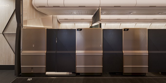 Sowohl die First Class als auch die Business Class verfügen über Sitz mit Schiebetüren. 