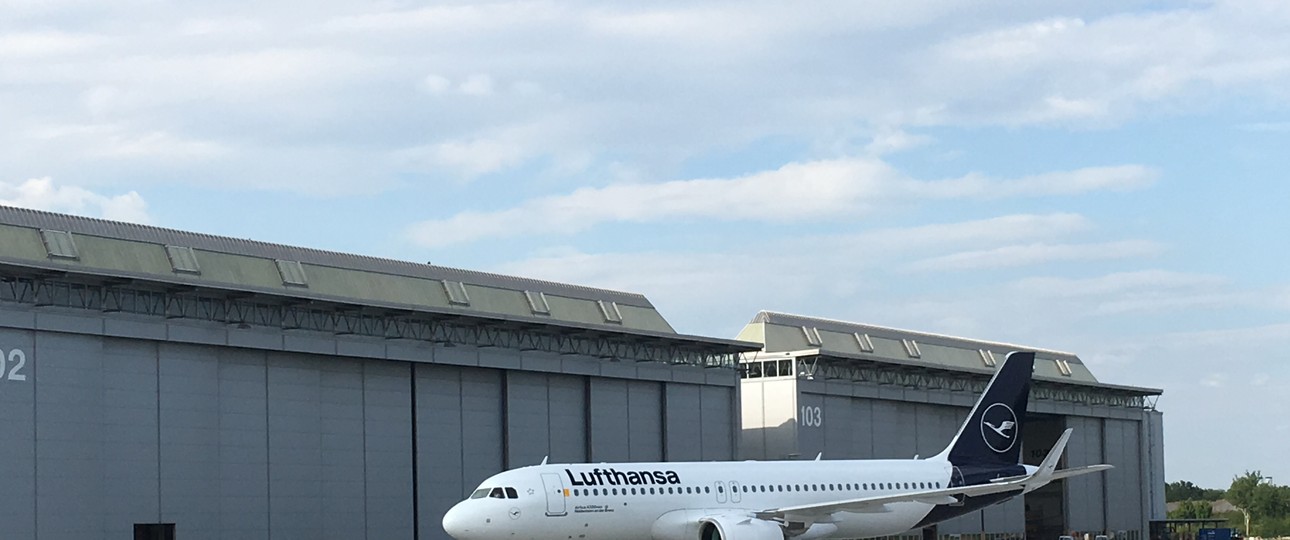 Das ist der erste A320 Neo von Lufthansa mit der neuen Lackierung.