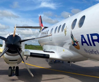 Die beschädigteBAE Jetstream 41 von Airlink: Am Propeller ist infolge eines Vogelschlages das obere Blatt abgebrochen.
