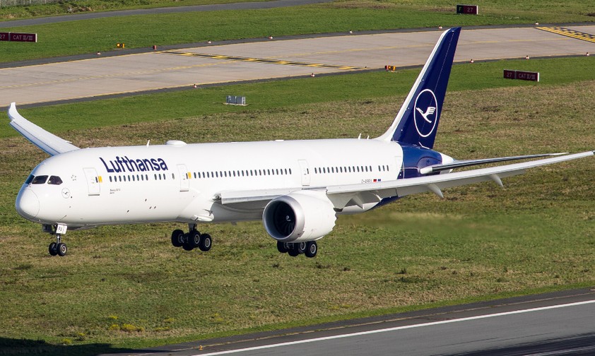 Ein Dreamliner von Lufthansa: Der Konzern hat ambitionierte Klima-Ziele.