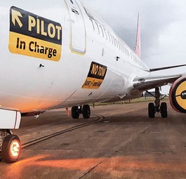 Wheel Tug beim Test: Elektrisch angetriebene Vorderräder ziehen eine Boeing 737-800 ohne Schub der Triebwerke.