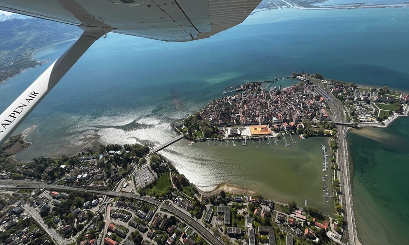 Rundflug zur Aero Friredrichshafen: Blick auf die Insel Mainau