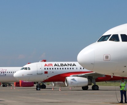 Flugzeuge am Tirana International Airport: Ausbau geplant.