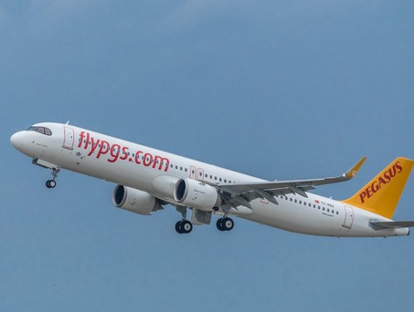 Airbus A321 Neo von Pegasus Airlines: Beim Start in Frankfurt ging bei einem Flugzeug der Airline etwas schief. 
