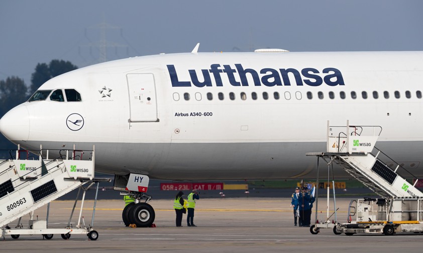 D-AIHY: Der Airbus A340-600 von Lufthansa steht jetzt in Düsseldrof - wie die drei anderen Exemplare auch.