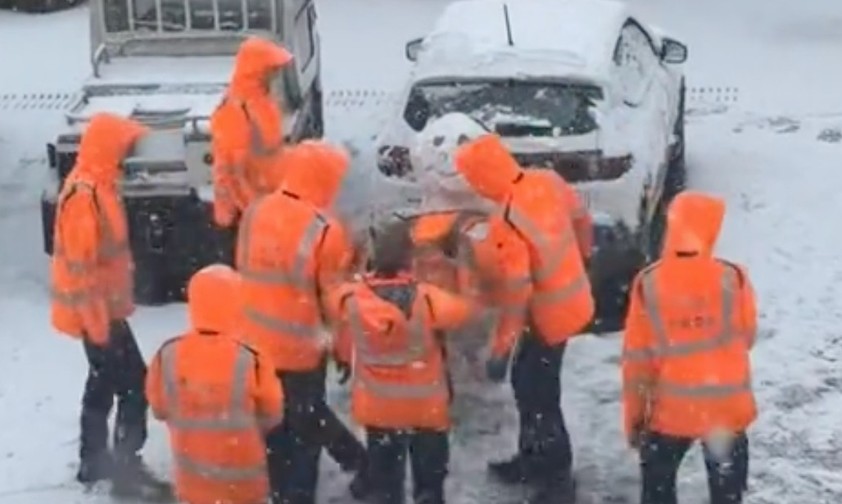 amsterdam schiphol schneemann