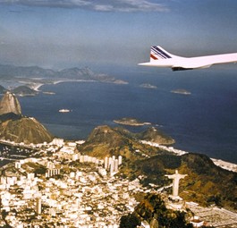 Eine Concorde von Air France über Rio de Janeiro: Am 21. Januar 1976 startete das Flugzeug in den Liniendienst.