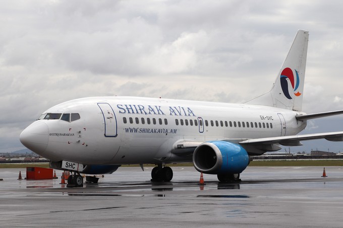 Boeing 737-300 von Shirak Avia.