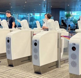 E-Gate-Einwanderungskontrollen am Flughafen Changi: Die digitale Einreise ist seit 2022 möglich.