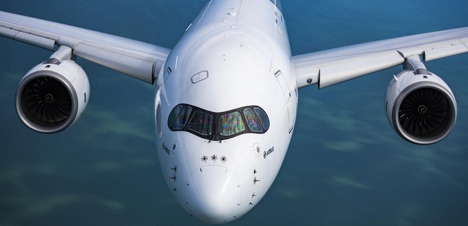 Die erste Order an Tag zwei der Farnborough Airshow 2018: Airbus
verkündet, dass ein nicht genannter Kunde acht A350-900 bestellt hat.
Der Jet hat einen Listenpreis von 317,4 Millionen Dollar. (17.Juli)