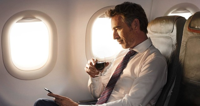 Sitz in der Business Class eines Airbus A320 von Lufthansa: Wer ganz vorne sitzen will, muss künftig extra zahlen.