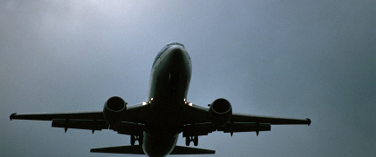 Flugzeug bei Wolkenlage: So kann Regen entstehen