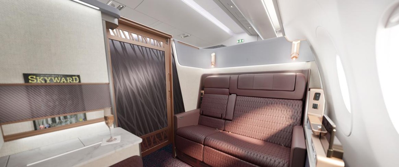 In der First Class bietet Japan Airlines sechs Suiten, die 211 Zentimeter lang sind. Die Anordnung ist 1-1-1.