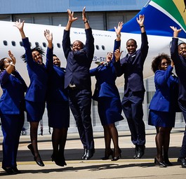 Crew von South African Airways vor einem Airbus A330: Die Flotte soll wachsen.