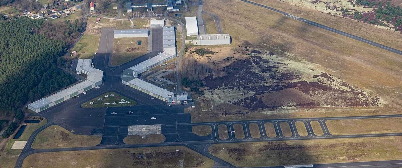 Flugplatz Schönhagen aus der Luft: Der Flugplatz bei Berlin ist der größte Verkehrslandeplatz Ostdeutschlands.