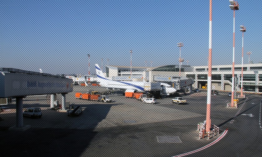 Boeing 737 von El Al am Flughafen tel aviv: Aktuell gleicht der Airport einer US-Militärbasis. 