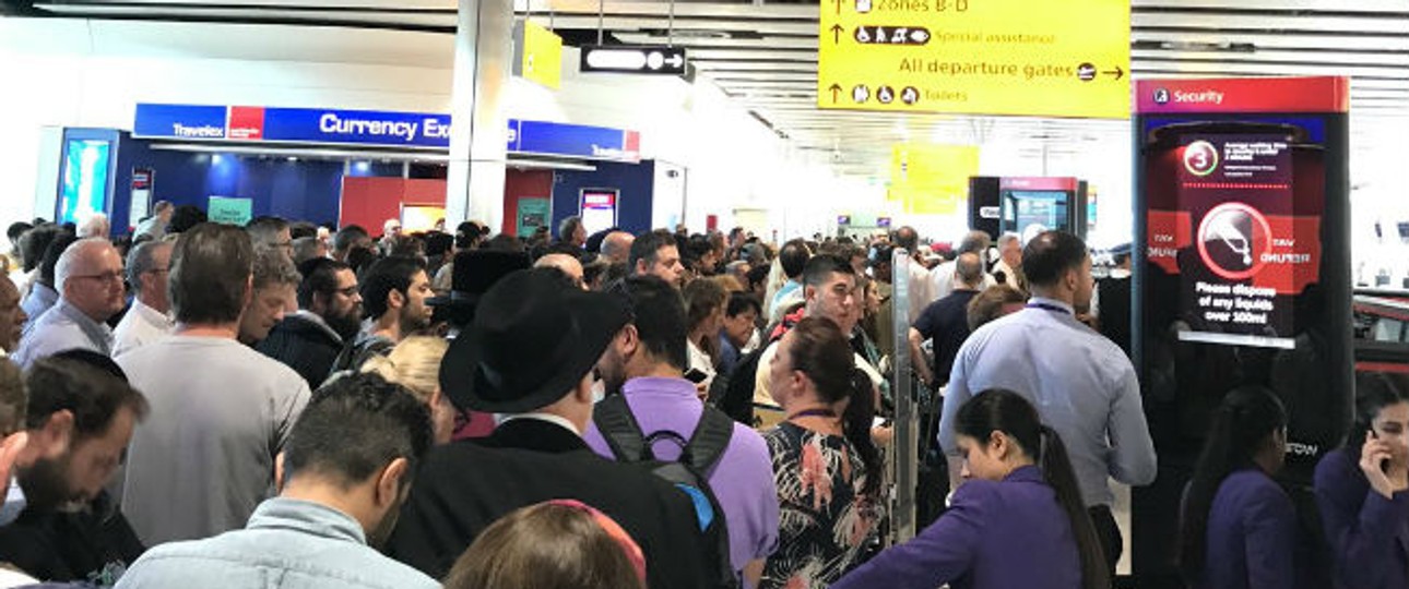 Schlange vor der Sicherheitskontrolle in Heathrow: Es gab einen Feueralarm.