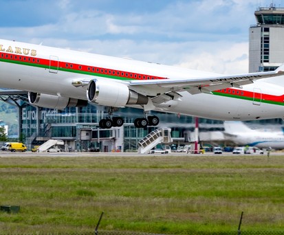 ... weißrussischen Regierung ist fast 17 Jahre alt. Hier ist das Flugzeug beim Abflug aus Basel am 19. Mai 2021 zu sehen.