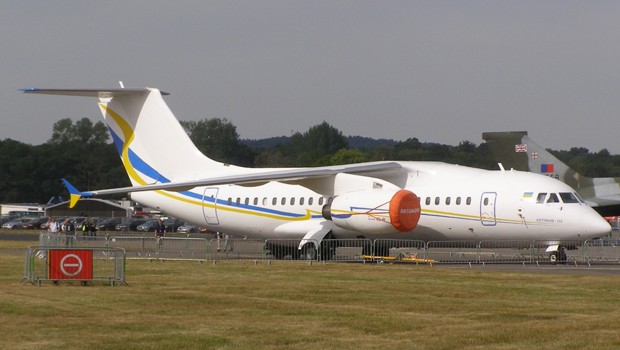 Die Ukraine zeigt die Antonow AN-158. Sie ist eine Weiterentwicklung der erfolgreichen AN-148 und bietet rund 100 Passagieren Platz. Der Jet kann 2500 Kilometer weit fliegen.