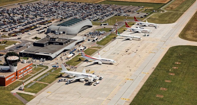 Flughafen Brünn aus der Luft: Die Region sucht eine Airline, die regelmäßig nach Frankfurt fliegt.