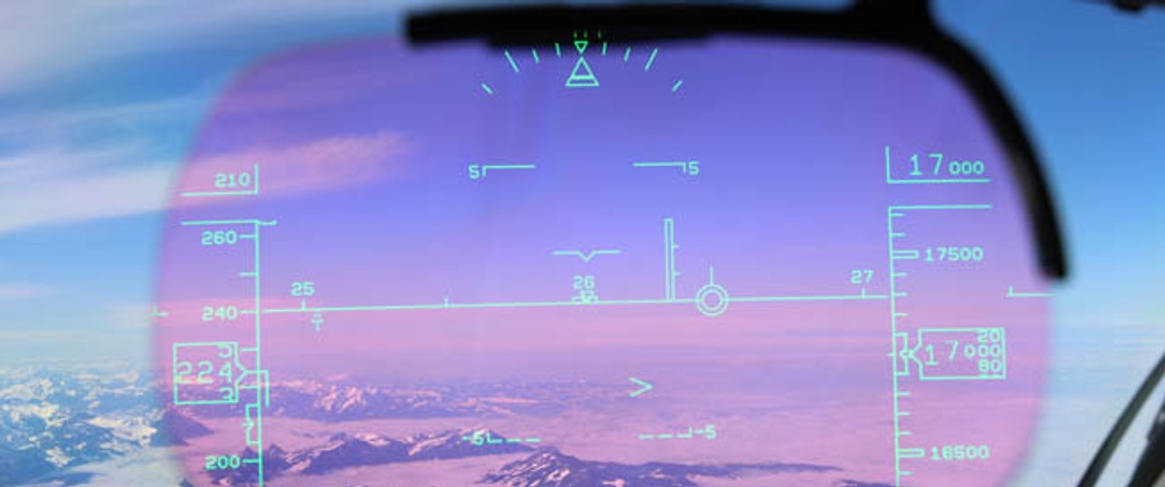 Head-up-Display in einer C-Series, das Piloten Infos anzeigt: Bekam Delta die C-Series zu günstig?