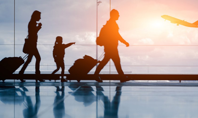 Reisende Familie: In Zukunft mindestens 4 Euro Reservierungsgebühr.