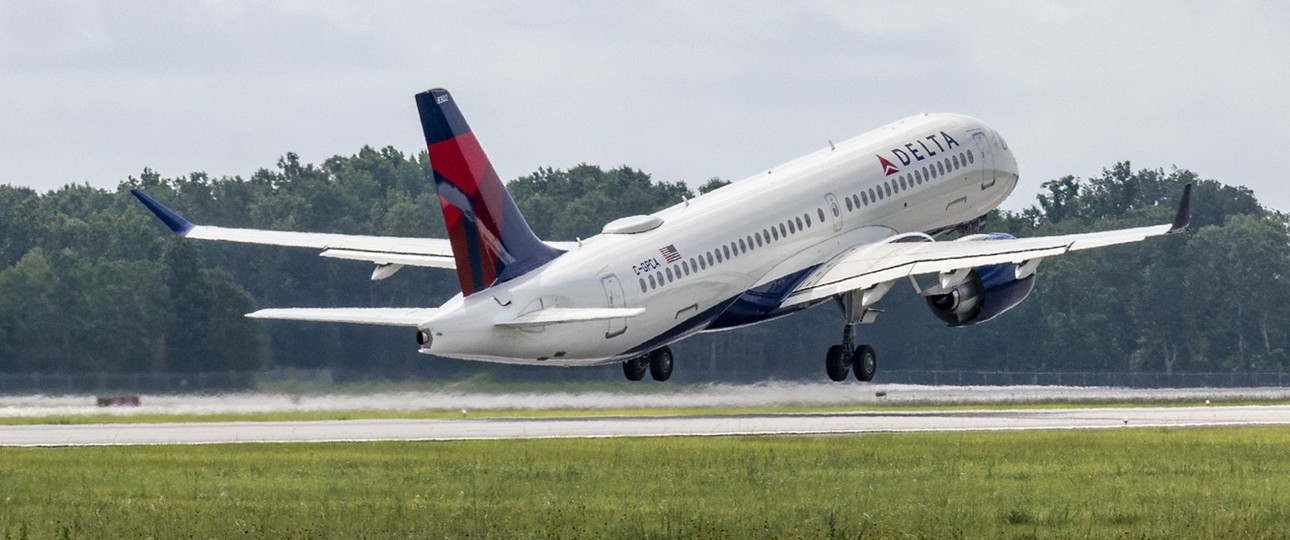Der erste Erfolg für Airbus. Delta stockt die Bestellung für A220 um zwölf Exemplare auf.