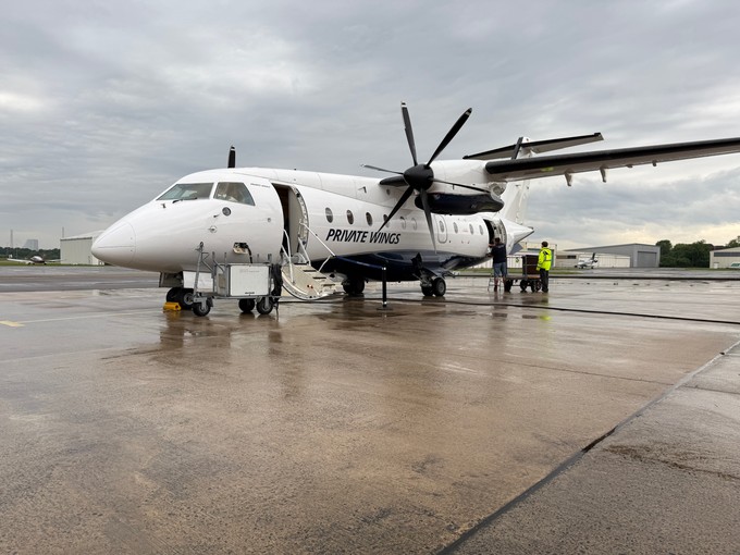 Private Wings führt die Flüge durch - mit Dornier Do 328.