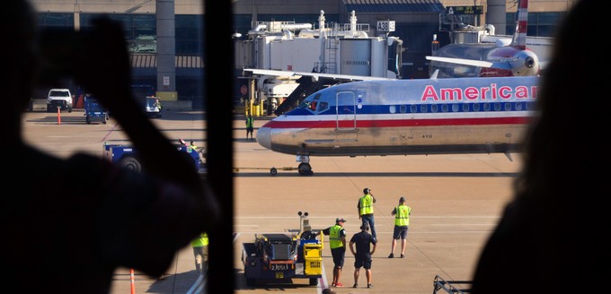 Außerdienststellung der Super 80: Die MD-83 von American Airlines MD-83 rollt in Dallas zu ihrem letzten regulären Flug los.