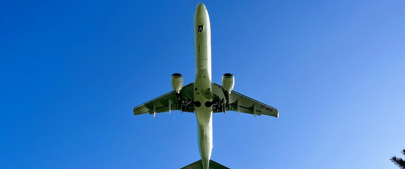Flugzeugkennzeichen: Hier auch unter einer Tragfläche zu sehen.