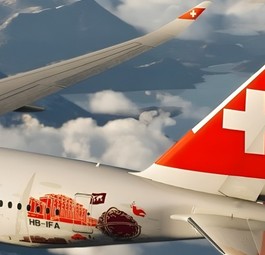 Hinterer Teil des ersten Airbus A350 von Swiss: Der weiße Streifen auf der Heckflosse ist klar sichtbar.