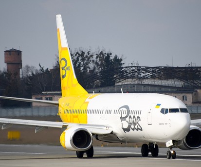 Boeing 737 von Bees AIrlines: Honigwaben auf dem Heck.
